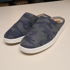 Life Stride Nomad Camo sneaker mules size 9 1/2